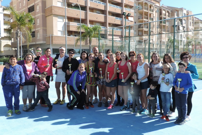 Molino y Cervilla ganan el IV Torneo de P�del Femenino D�a de la Mujer Almu��car 2016�